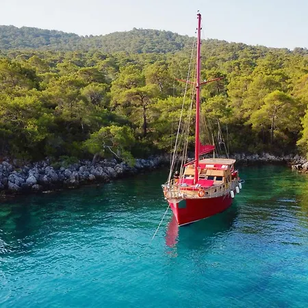Botel Blue Voyage Yacht Charter